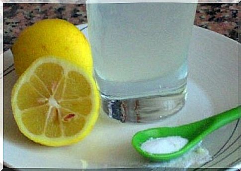 3 delicious options for drinking water with lemon in the morning