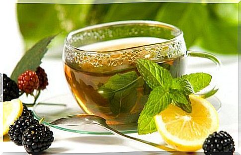 The benefits of drinking green tea with lemon