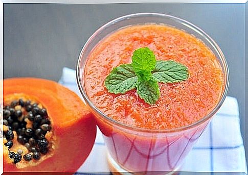 Papaya and Flaxseed Juice Helps Fight Constipation