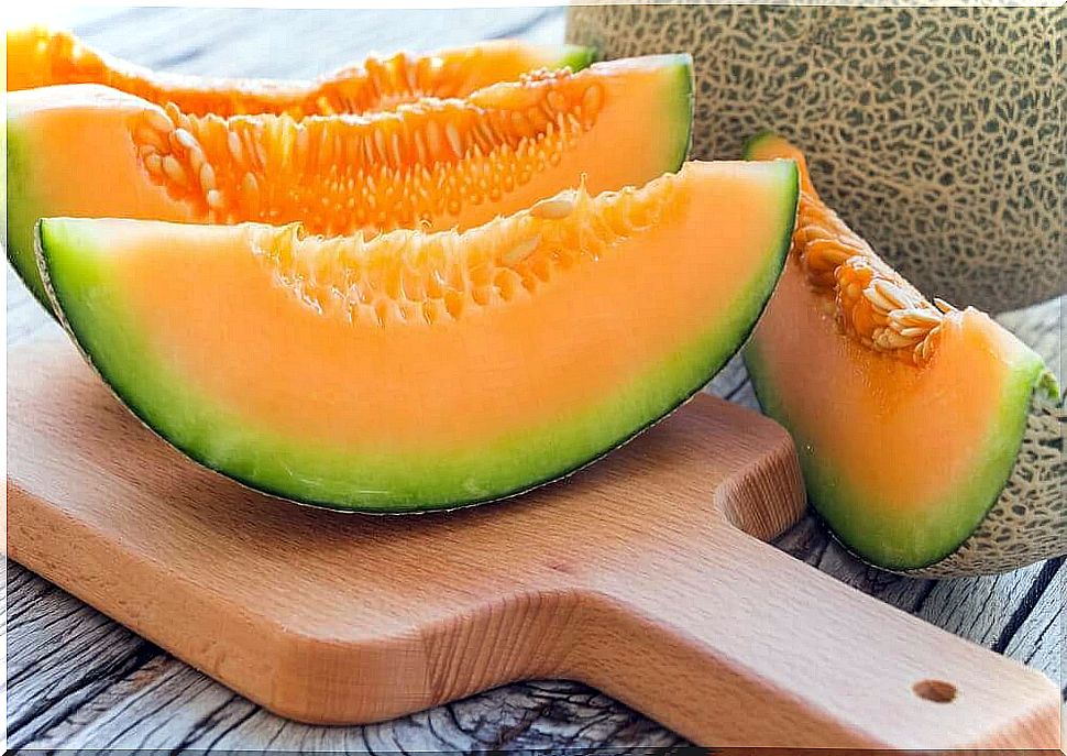 Melon fights abdominal pain