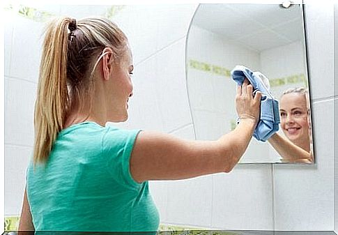 girl cleaning the bathroom