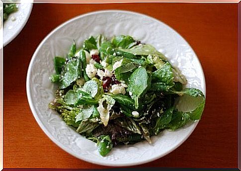 Light salads with dinner to sleep better