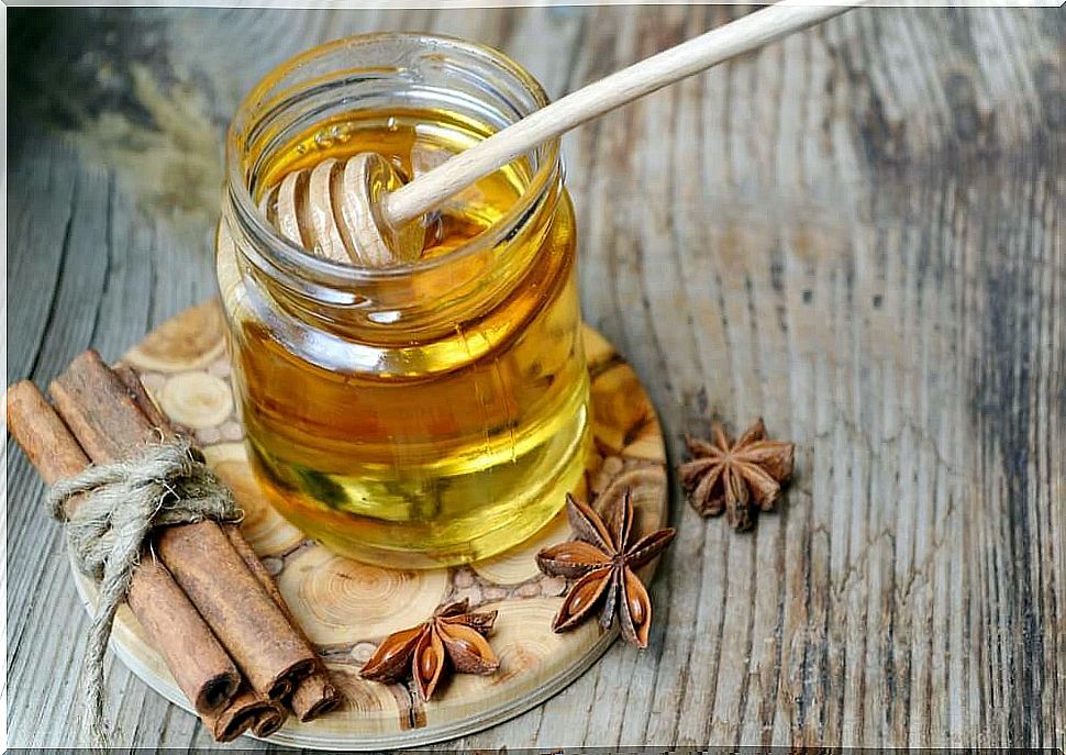 Bad breath: you can treat it with honey and cinnamon