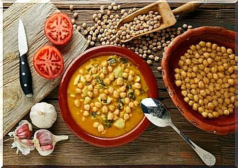 Chickpea stew with spinach