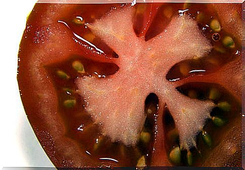 Tomato is one of the excellent natural diuretics