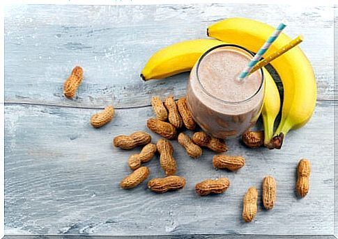 How to make a banana smoothie with peanut butter?