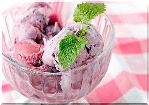 homemade strawberry ice cream