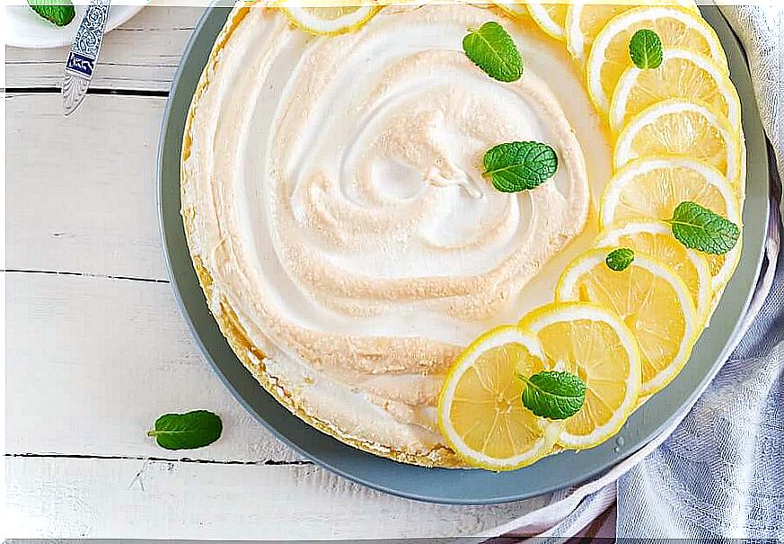 Lemon pie with gluten-free and lactose-free meringue