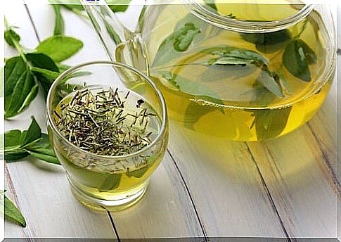 Green tea helps reduce the risk of cataracts