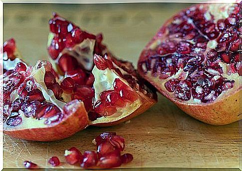 Eating pomegranate is one of the anti-aging secrets of Himalayan inhabitants