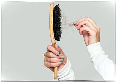 Why clean your hairbrush?  Tips for doing this