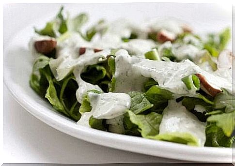 salad with yogurt